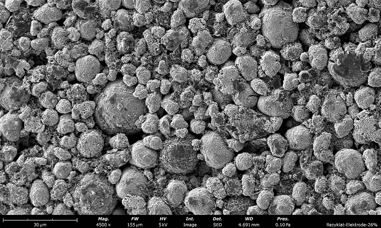 SEM image of the recyclate containing electrode